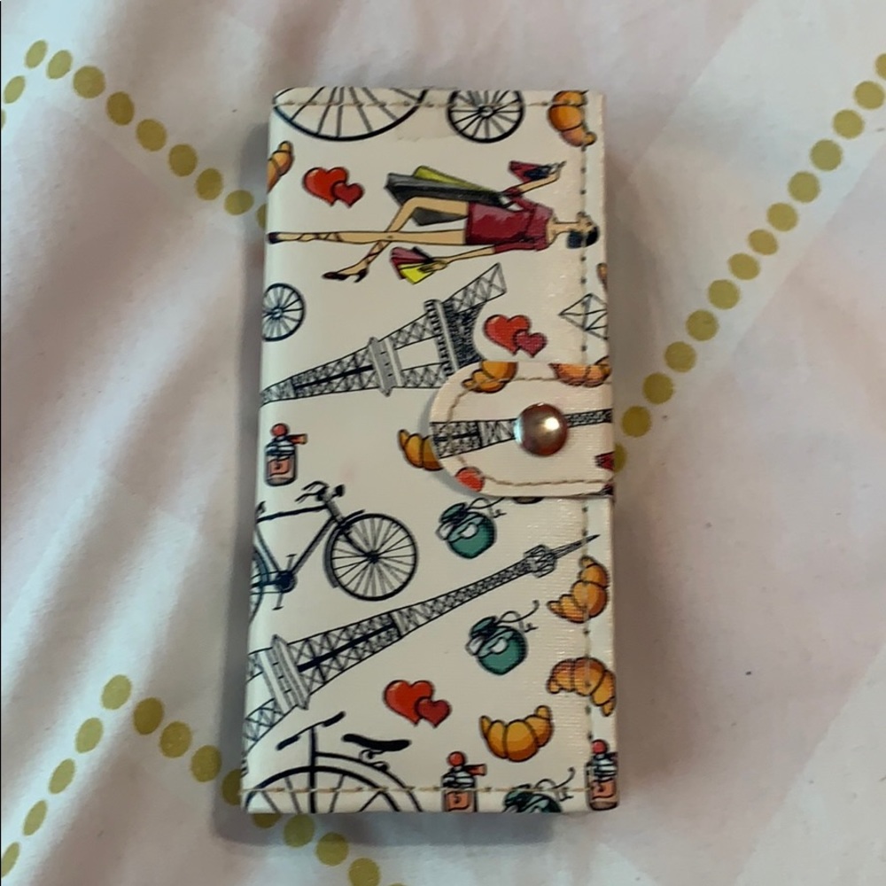 I’m selling a mini makeup.